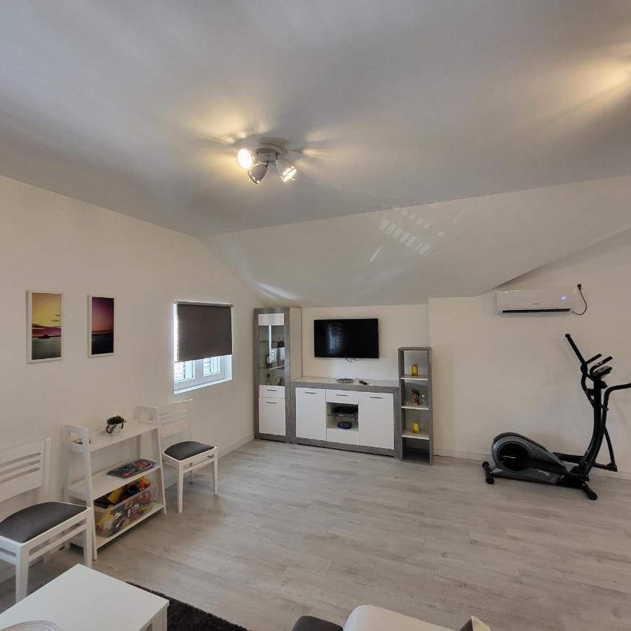 Apartmani Mia Sorajic Petrovazzo Esterno foto